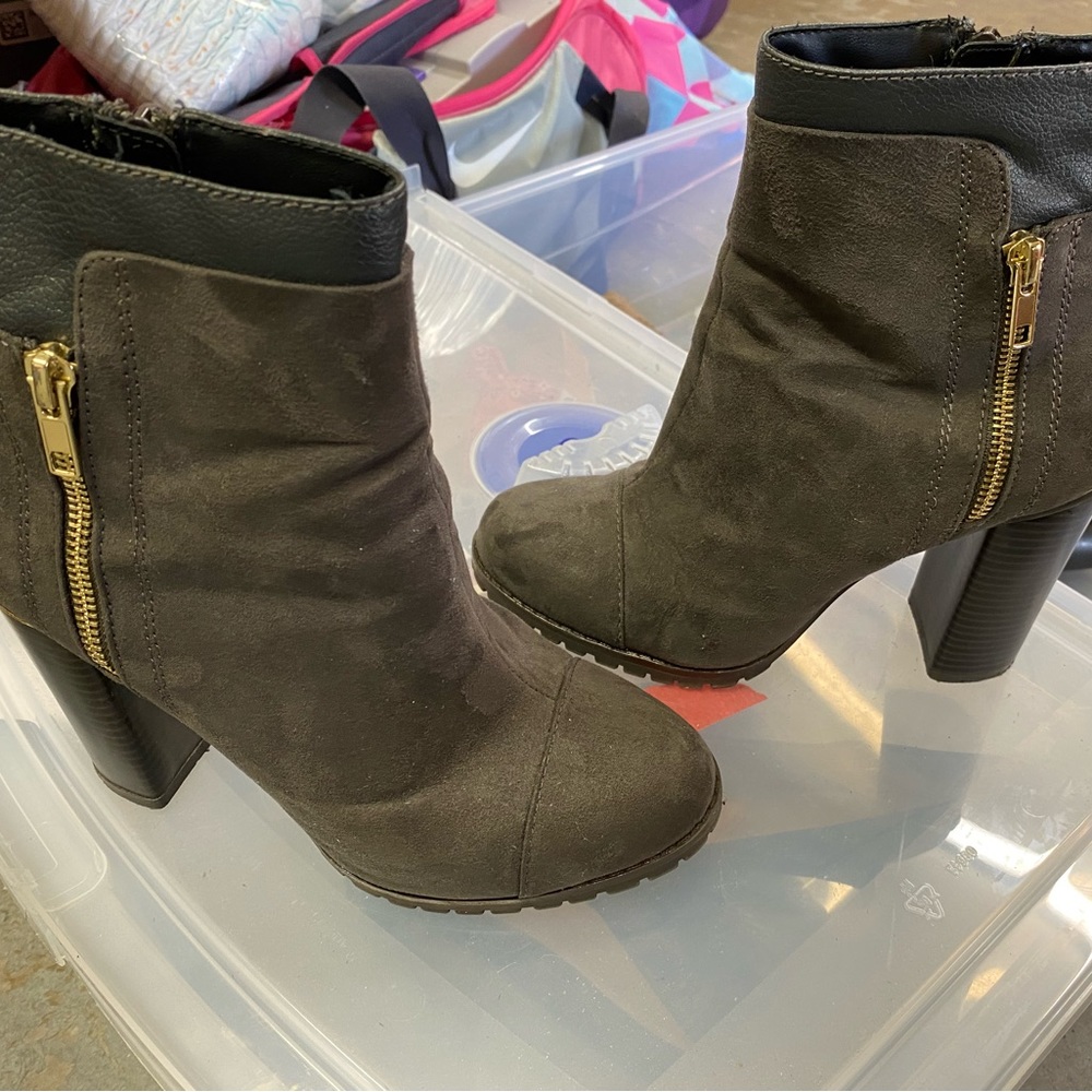 Juicy Couture grey boots